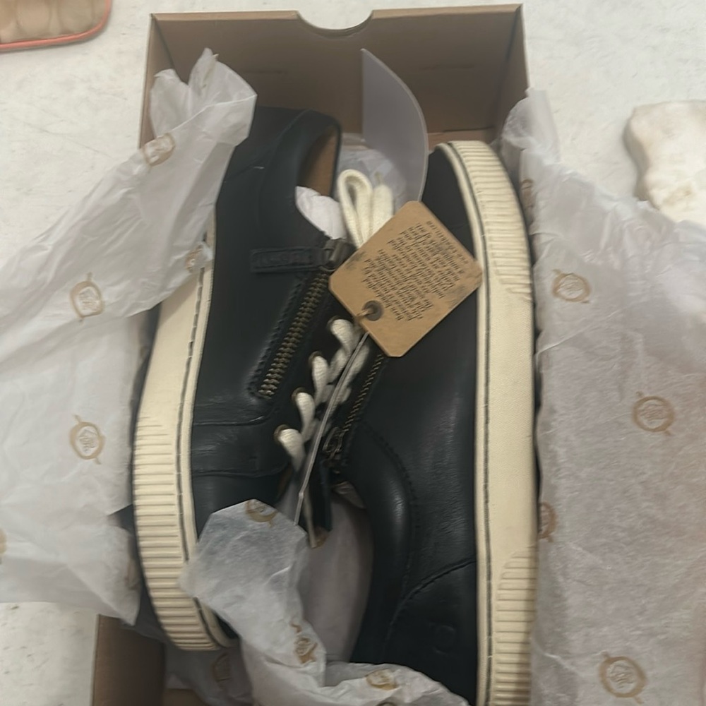 Born Paloma zip and tie loafers.Did not fit. My loss is your gain.